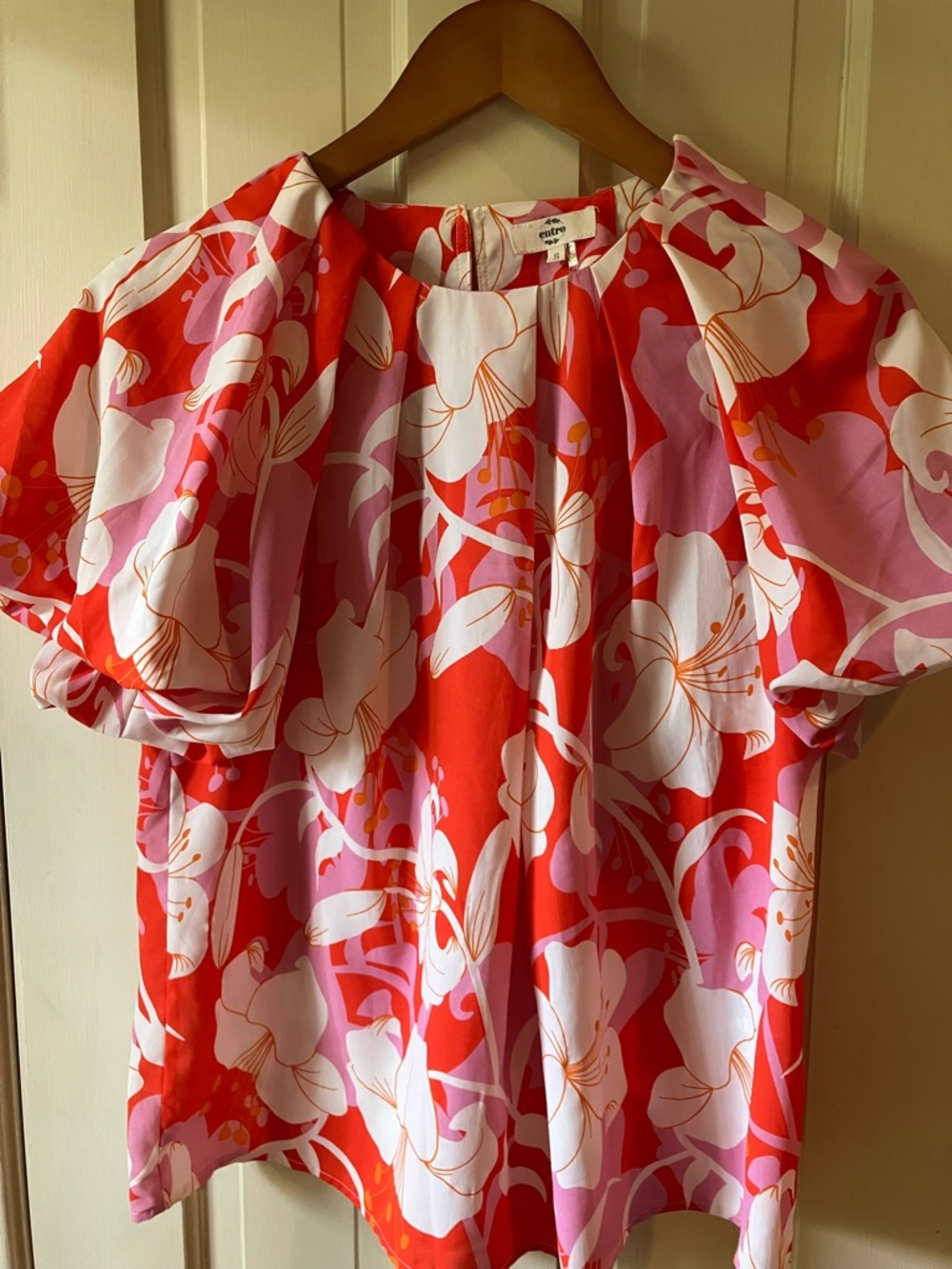 entro Red Pink Floral Puff-Sleeve Blouse